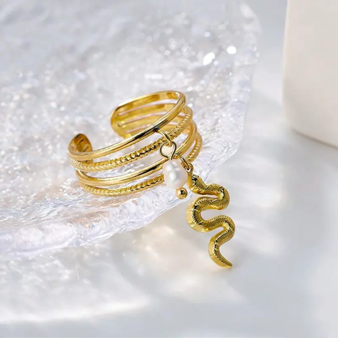Serpenty Pearl Ring
