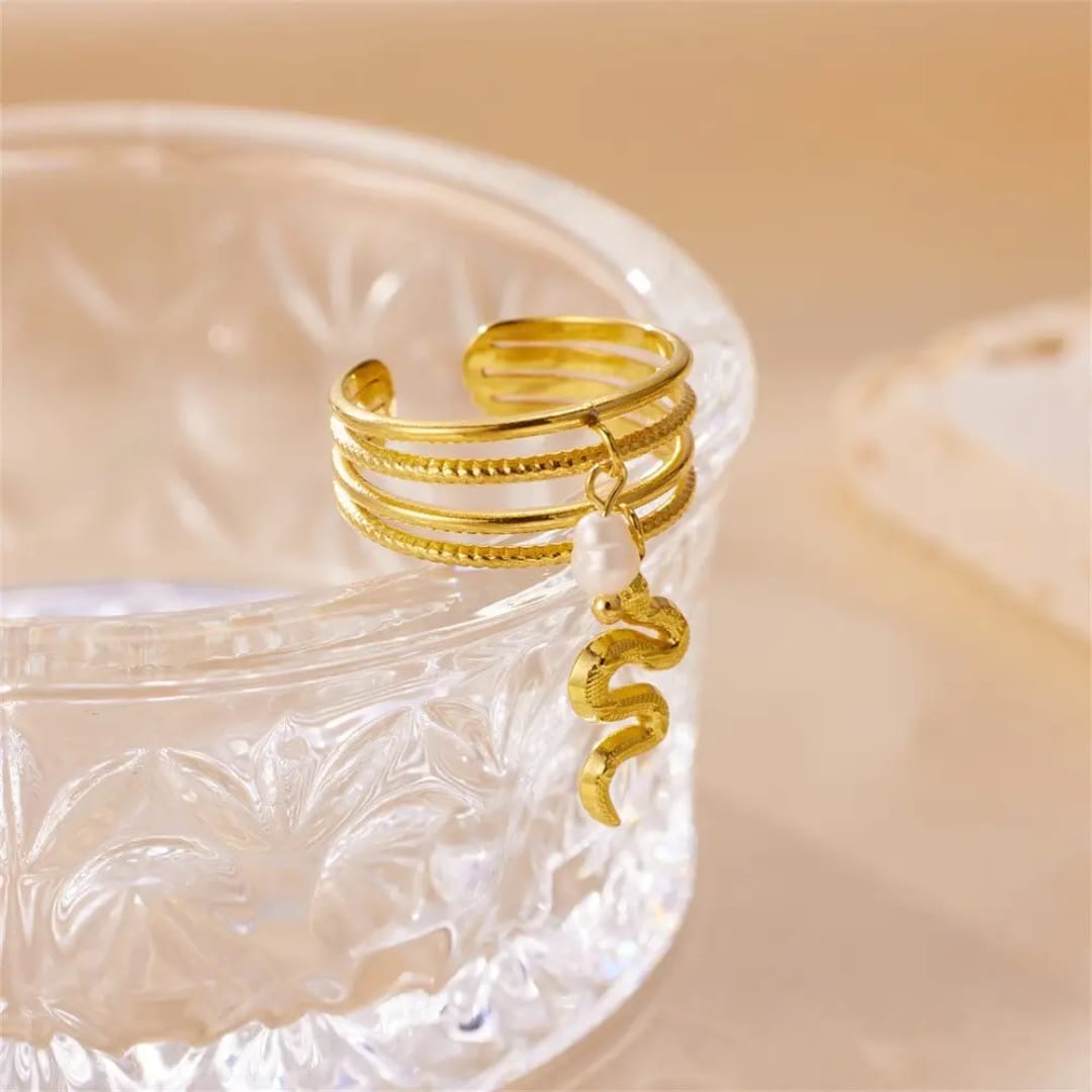 Serpenty Pearl Ring